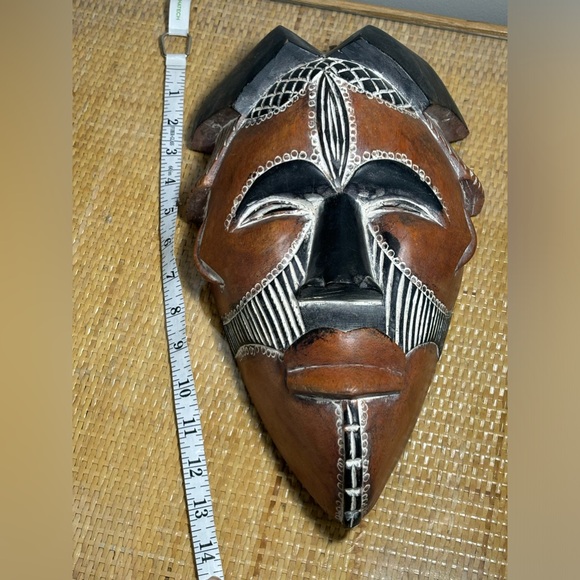 Vintage African hand carved and hand painted mask in great condition - Picture 7 of 8
